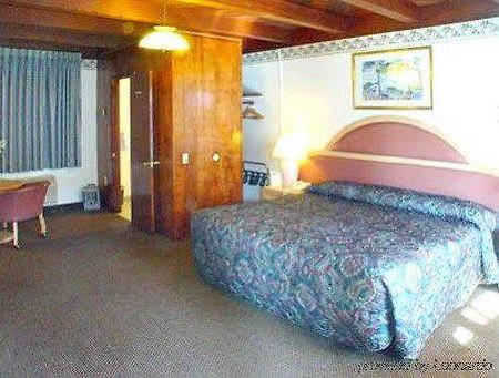 Cloverdale Oaks Inn Szoba fotó